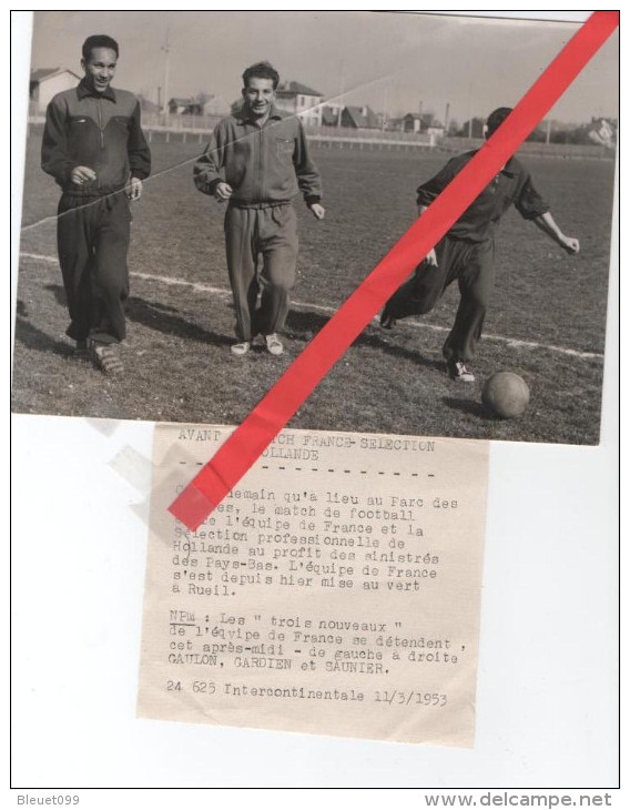 Photo équipe De France De Football Avant Le Match France Sélection De Hollande  "Gaulon , Gardien Et Sanier " 1953  Foot - Sport