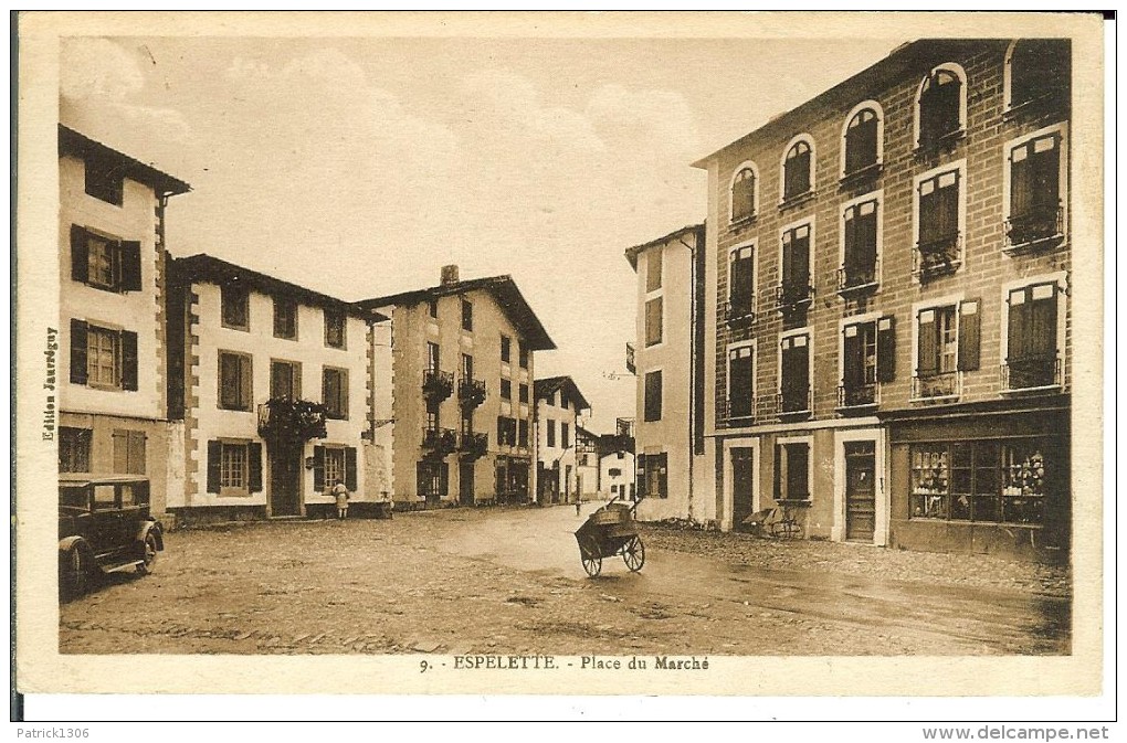 CPA  ESPELETTE, Place Du Marché 11243 - Espelette