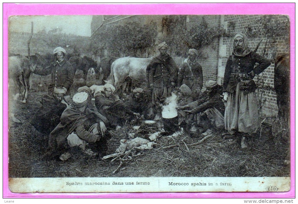 Guerre - Spahis Marocains Dans Une Ferme - Otros & Sin Clasificación