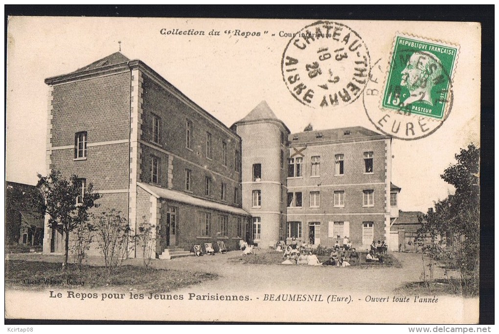 BEAUMESNIL . Le Repos Pour Les Jeunes Parisiennes . Cour Intérieure . - Beaumesnil