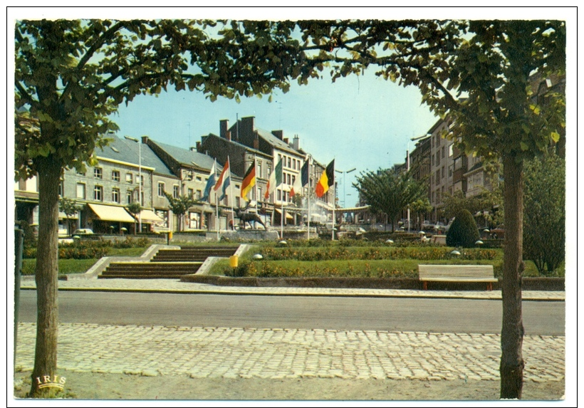 3 CP ARLON. Square Léopold. Square Astrid. Statue Reine Astrid. - Arlon