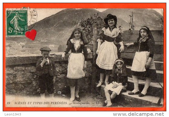 01137-LE-64-Scènes Et Types Des Pyrénées-Montagnardes----------animée-costumes Folkloriques--------EN L´ETAT - Autres & Non Classés