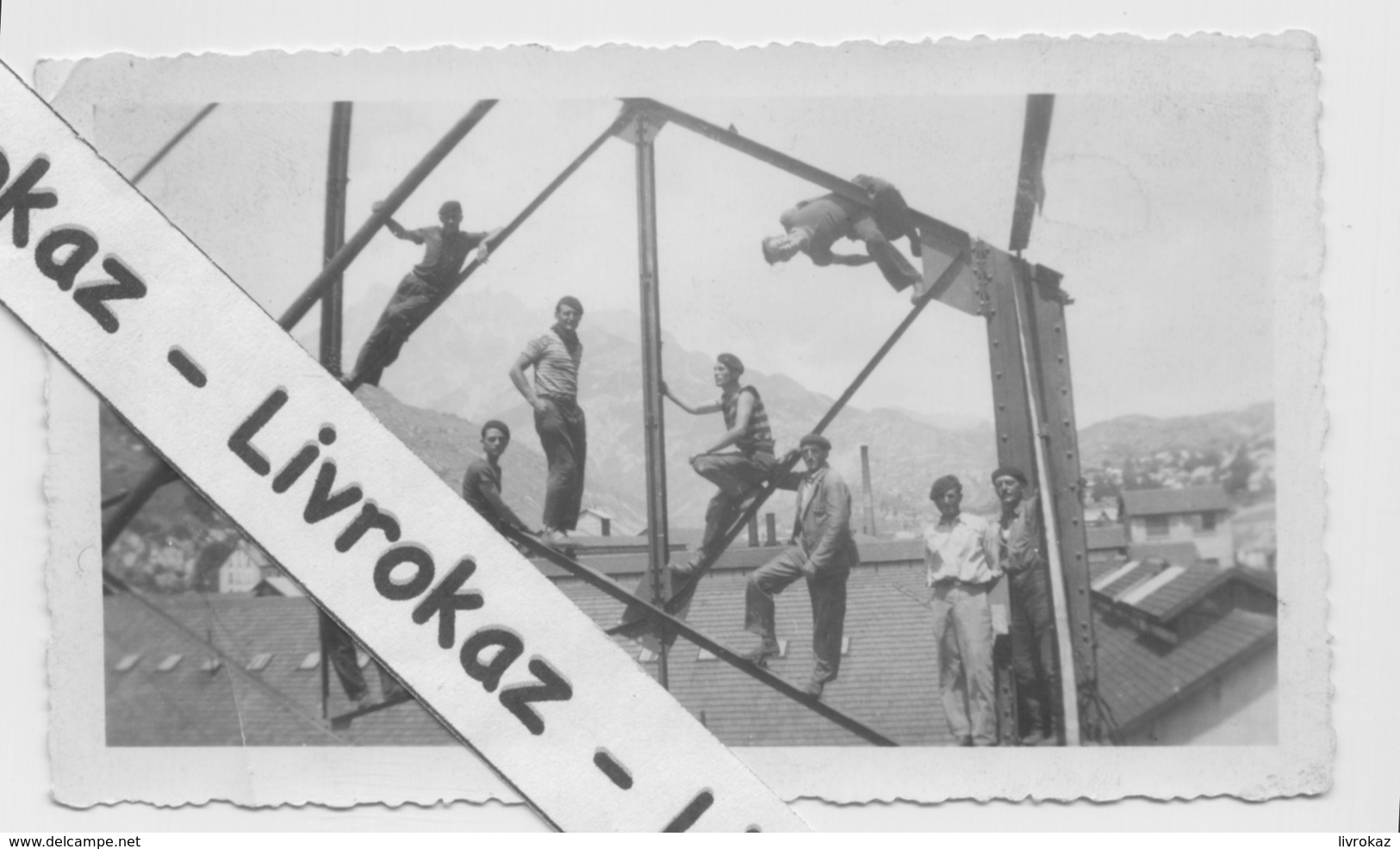 Photo Argentique, Ouvriers Construisant Une Charpente Métallique, 1ère Moitié XXème Siècle, Lieu Non Déterminé (Alpes ?) - Professions