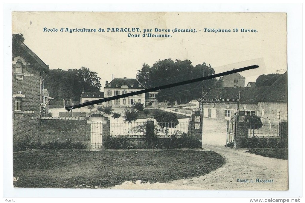 CPA - Ecole D´Agriculture Du Paraclet, Par Boves - Cour D'Honneur - Boves