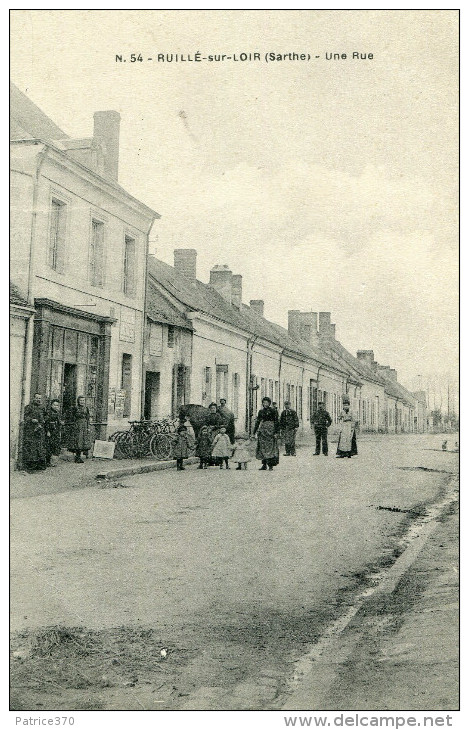 RUILLE SUR LOIR - Une Rue Animé Commerce Vente De Vélos Maréchal Ferrant - Other & Unclassified