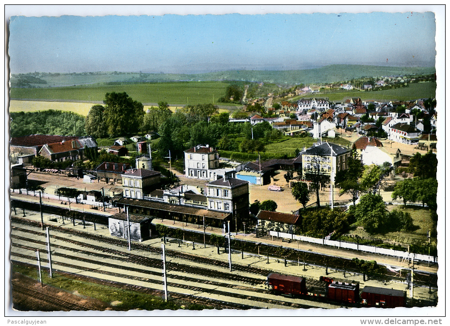 CARTE PHOTO EN AVION AU DESSUS DE FOSSES - LA GARE - Fosses