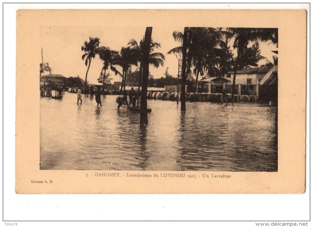 AFRIQUE---DAHOMEY---inondations Du COTONOU 1925--un Carrefour--voir 2 Scans - Dahomey