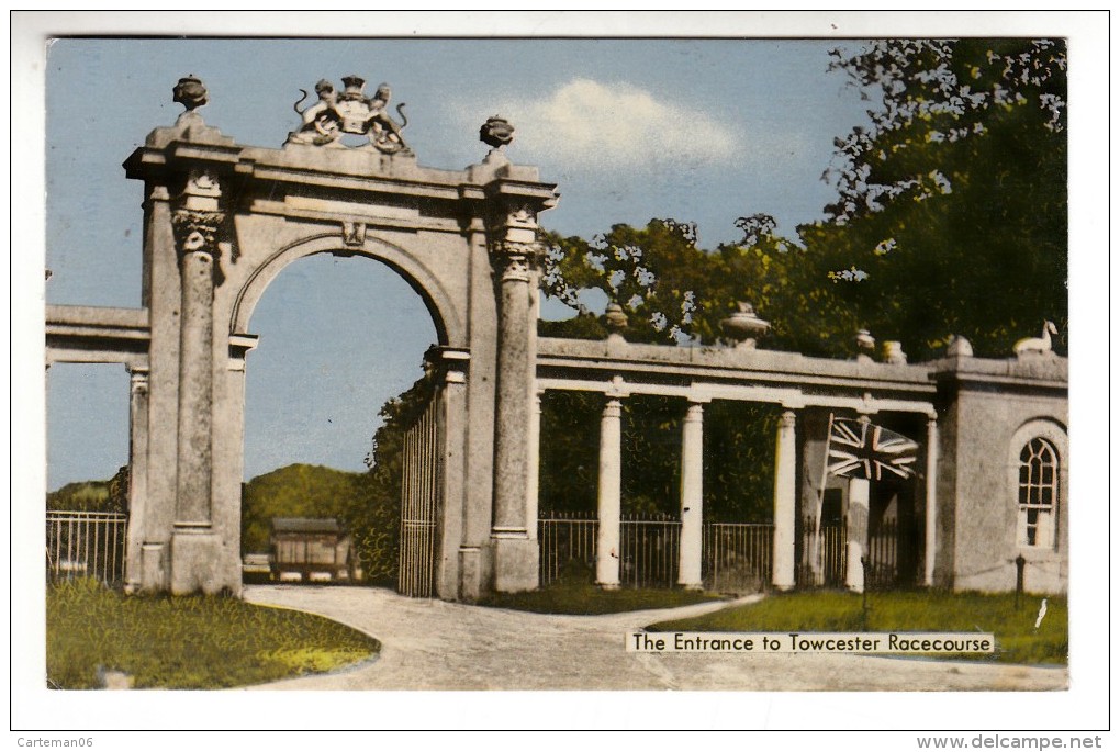 Angleterre - The Entrance To Towcester Racecourse - Northamptonshire