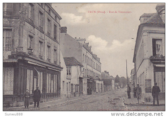 61 - Trun - Rue De Vimoutiers (animée) - Trun