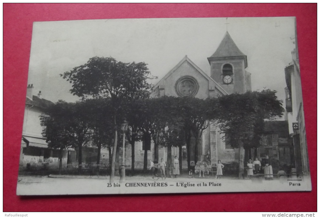 Cp Chennevieres L'eglise Et La Place - Cormeilles En Parisis