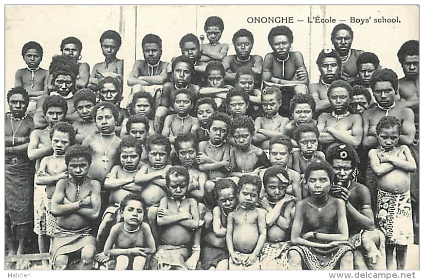 - Ref D377 - Papouasie Nouvelle Guinee - Onoghe - L Ecole - Boys School -   Carte Bon Etat - - Papouasie-Nouvelle-Guinée