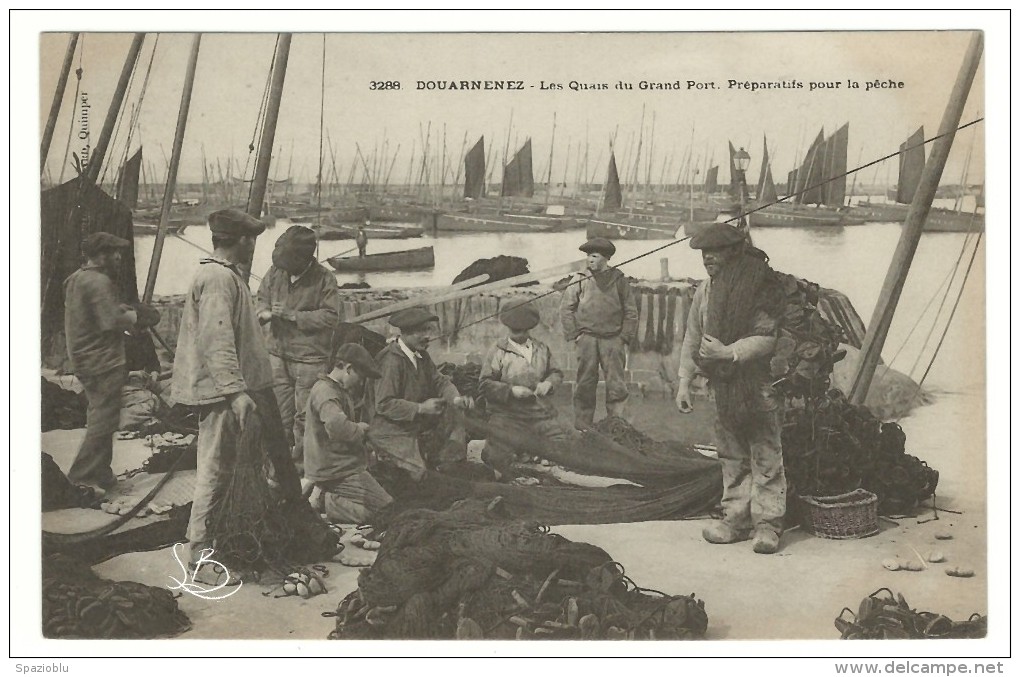 Douarnenez - Les Quais Du Grand Port - Préparatifs Pour La Péche. - Plougasnou