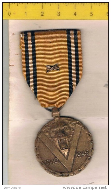 Medaille Mg 1408 (3 Scans) Herinneringsmedaille Van Den Oorlog 1940-1945 Met Attest - Medaille Commemorative - Belgique