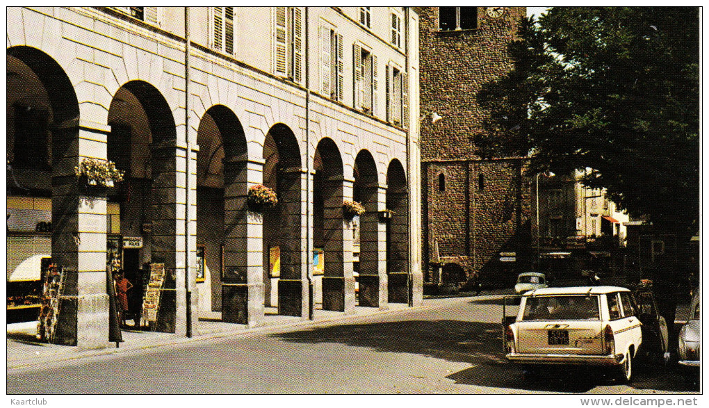 Saint-Jean-de-Maurienne: FIAT 2300 FAMILIALE, RENAULT DAUPHINE - Les Arcades Et La Tour Carrée  (F) - Passenger Cars