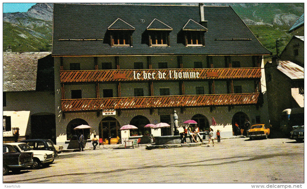 Villar D'Arene: PEUGEOT 404 & 204, FIAT 850 COUPÉ, RENAULT 4, SIMCA 1000 - Hotel 'Le Bec De L'Homme'-Col Du Lautaret (F) - Passenger Cars