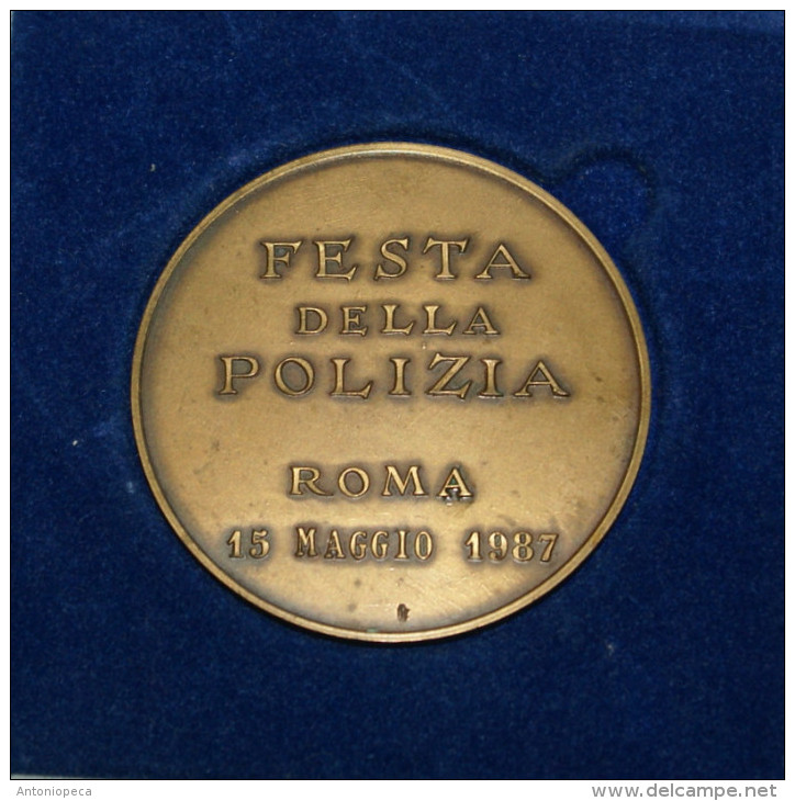 ITALIA - MEDAGLIONE IN BRONZO DELLA POLIZIA DI STATO ITALIANA, 1987 - Italy