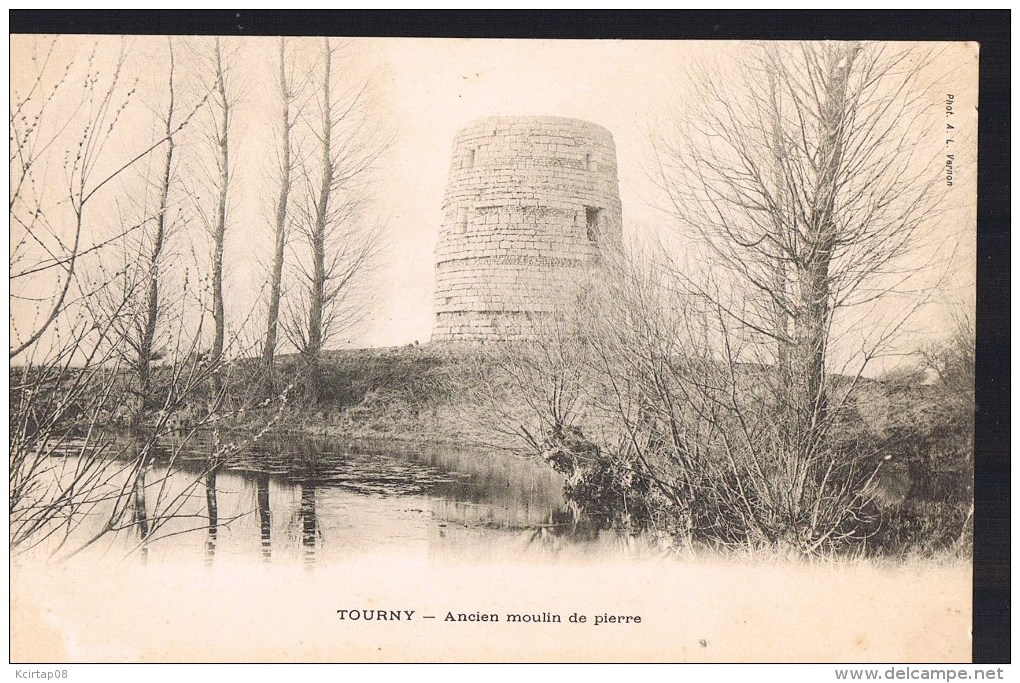 TOURNY . Ancien Moulin De Pierre . - Autres & Non Classés