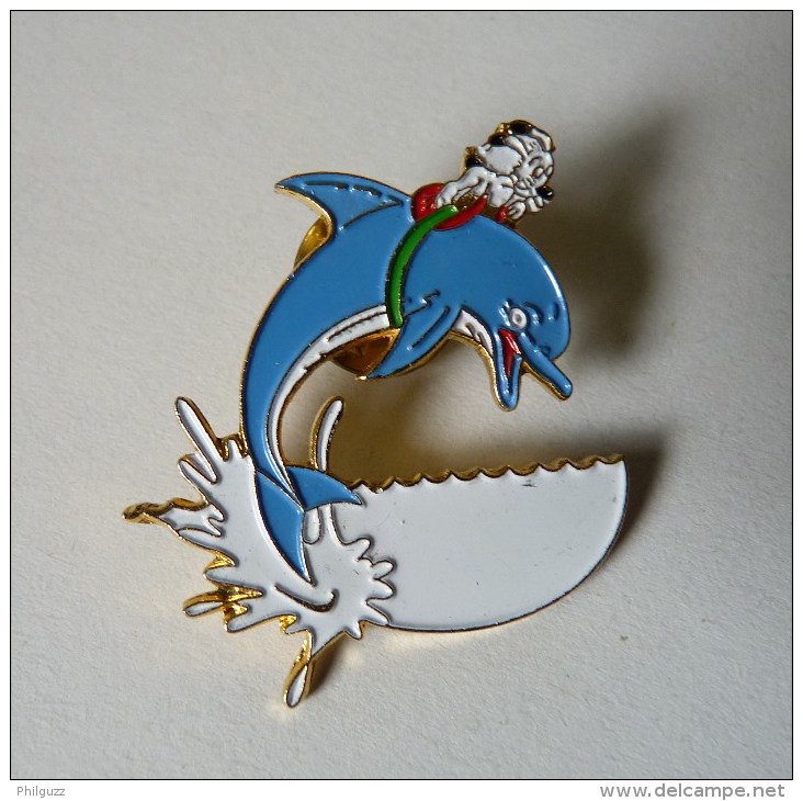 RARE PIN'S ASTERIX PARC ASTERIX 1ère Série 1989 IDEFIX SUR LE DAUPHIN - Pin's