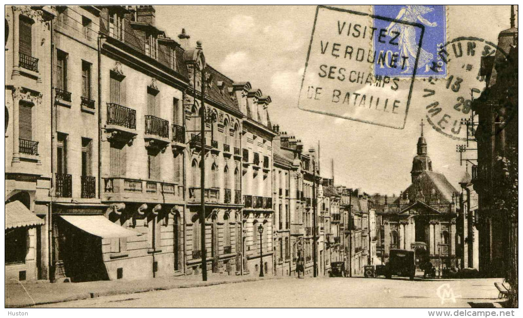 VERDUN - Rue Saint-Pierre - Vue Prise De La Place D'Armes, Automobile - Verdun