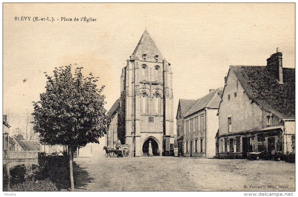 CPA  -   BLEVY  (28)   Place De L' Eglise   (Attelage) - Blévy