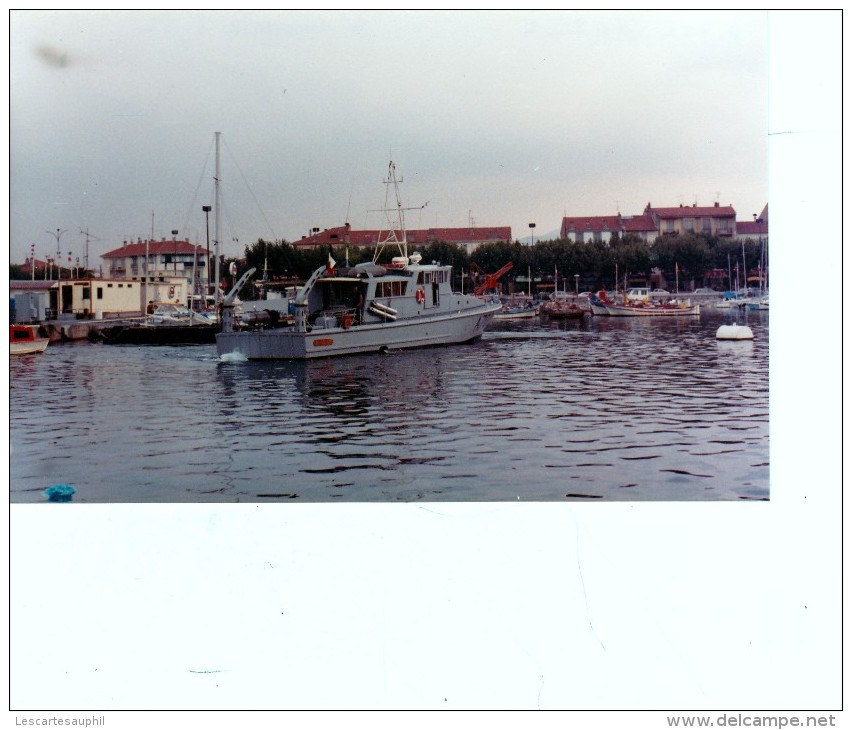 Batiment Militaire Marine Francaise A 702 Girelle Sur Base Saint Raphael  1982  Vue 3 - Boats