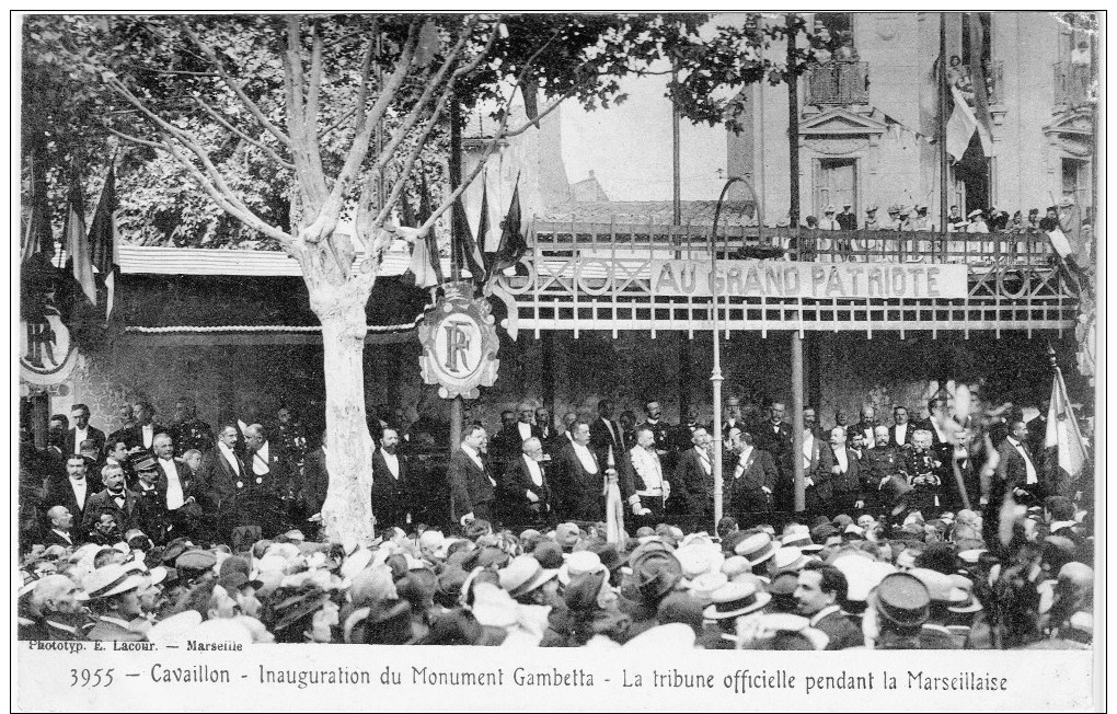 84-Cavaillon-Inauguration Du Monument Gambetta  La Tribune Officielle Pendant La Marseillaise - Cavaillon