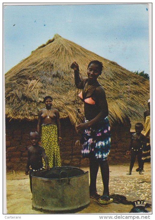 AFRIQUE,AFRIKA,AFRICA,Sén égal, Il Y A 50 Ans,village,paillotte,sei N Nu,puit,casserolle,famill E Nombreuse - Senegal