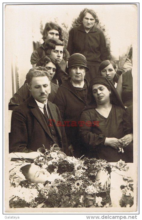 BULGARIA 1932 FUNERAL 16-YEAR-OLD BOY COFFIN CASKET MOURNERS RPPC Ab271 - Begrafenis