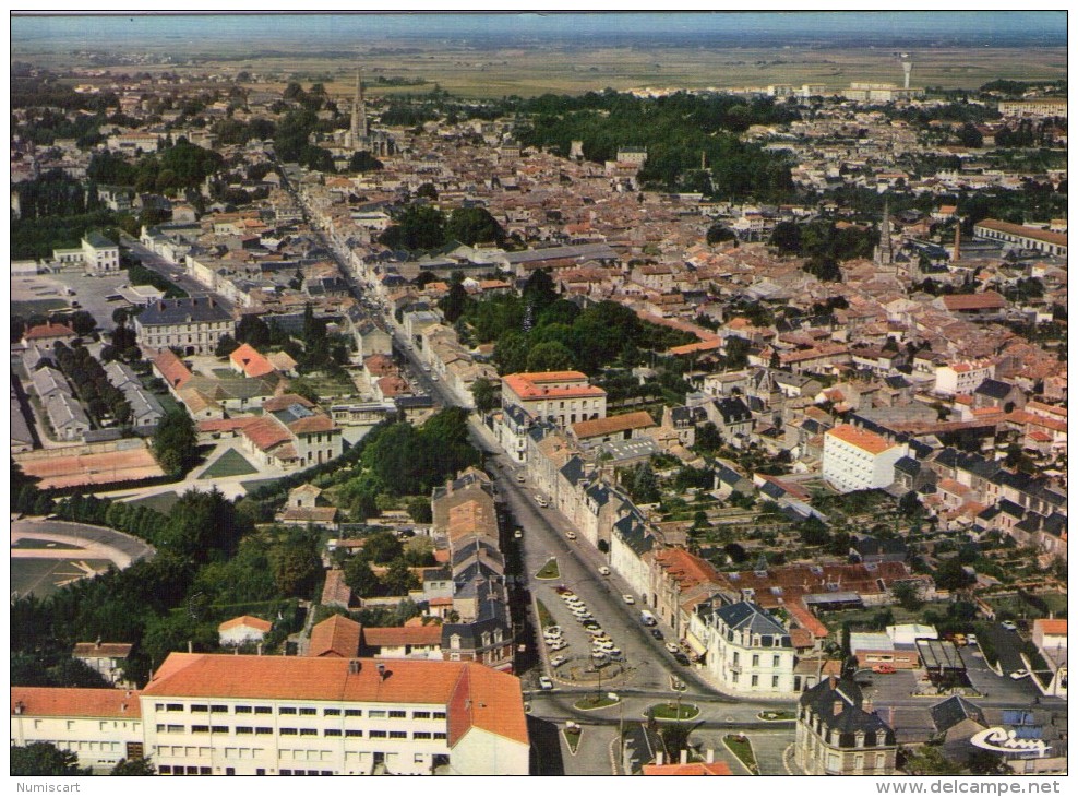 Fontenay-le-Comte.. Belle Vue Aérienne De La Ville - Fontenay Le Comte