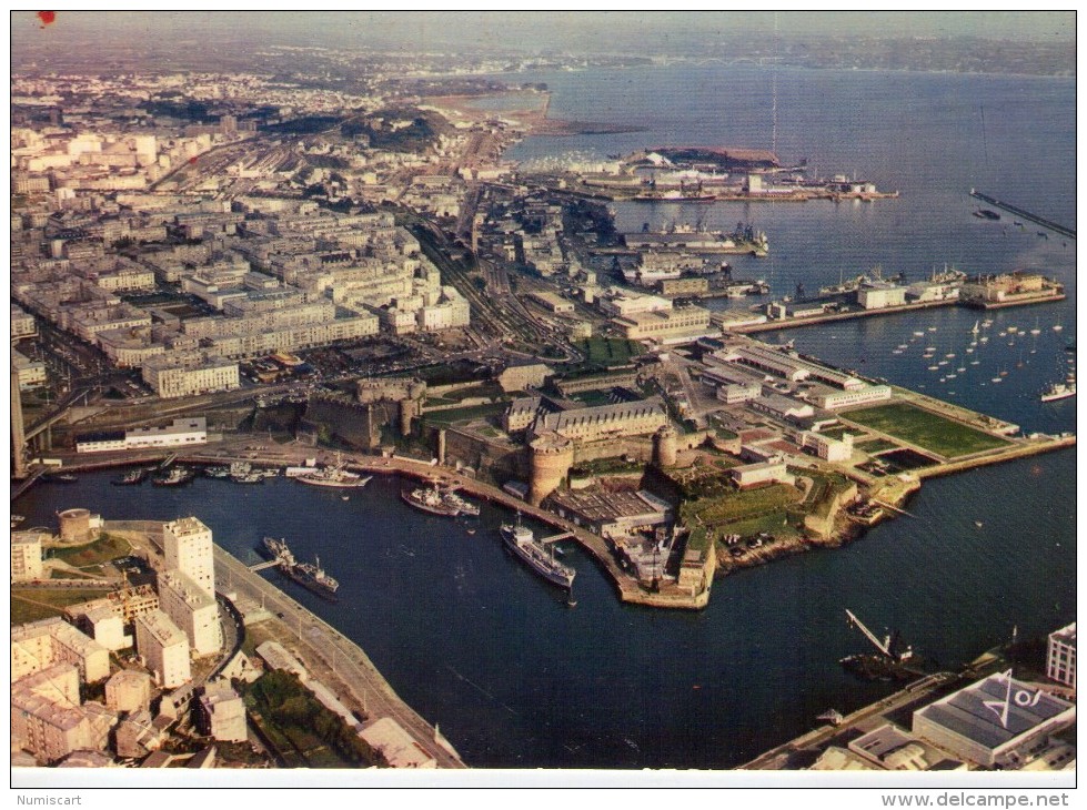 Brest.. Belle Vue Aérienne Du Port De Commerce.. Le Château.. Entrée De La Penfeld.. Bateaux.. Cargos - Brest