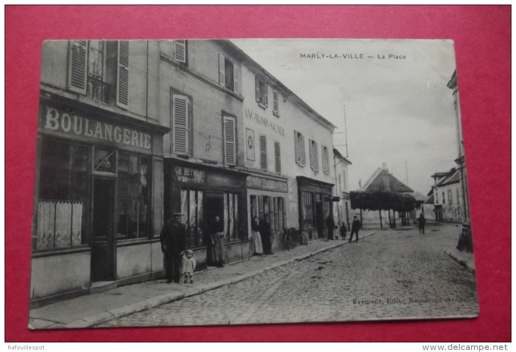 Cp Marly La Ville La Place  Boulangerie - Marly La Ville