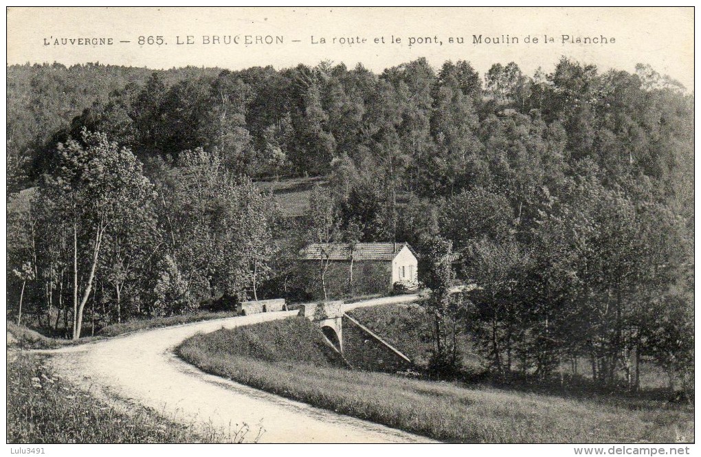 CPA - Le BRUCERON (63) - La Route Et Le Pont, Au Moulin De La Planche - Autres & Non Classés