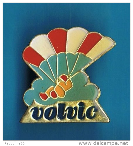 PIN´S //   . PARACHUTISTE VOLVIC - Parachutting