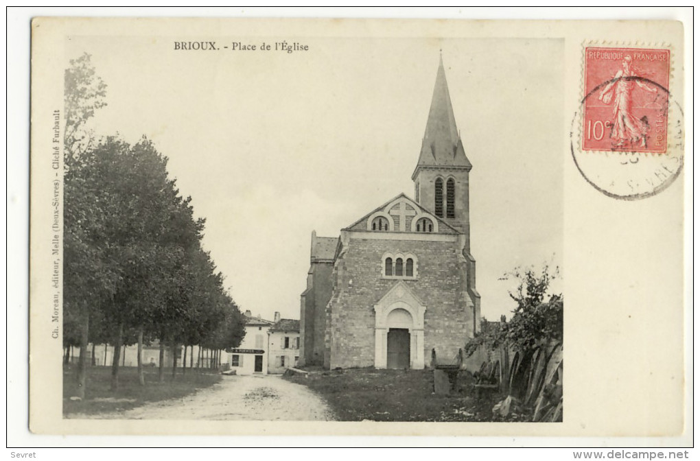 BRIOUX. - Place De L'Eglise. Très Belle Carte - Brioux Sur Boutonne