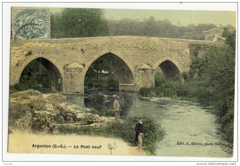 ARGENTON-CHÂTEAU. - Le Pont- Neuf. Belle Carte Toilée Couleur - Argenton Chateau