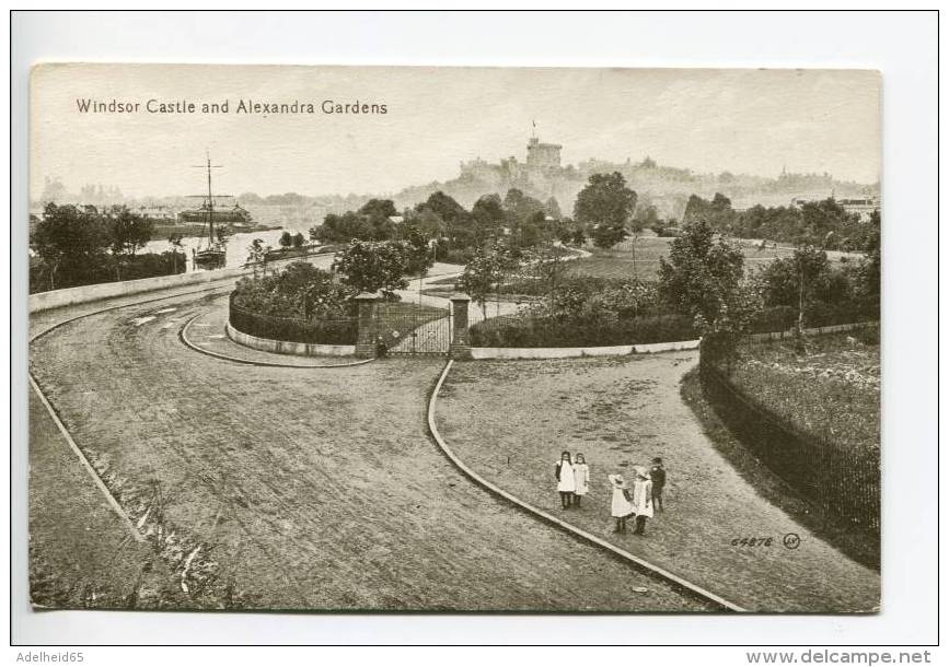 OF5/ Ca 1905-1910 Animated Alexandra Gardens And Windsor Castle In The Back - Windsor