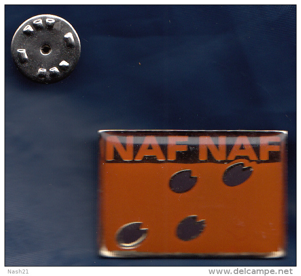 Pin's  ;    NAF NAF - Marques