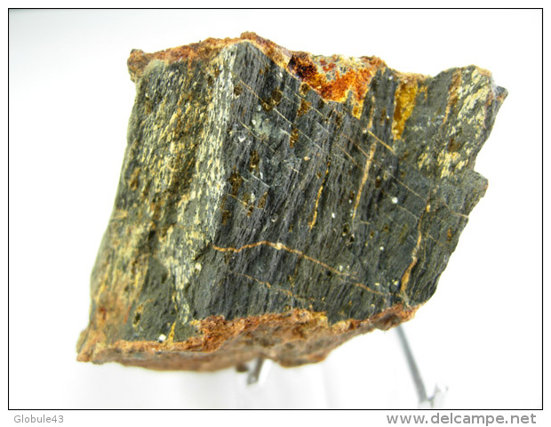 CACOXENITE SUR SHALE NOIR DU CAMBRIEN 4, X 3,5 X 7 CM FUMADE (GEODE CRISTALISEE) - Mineralien