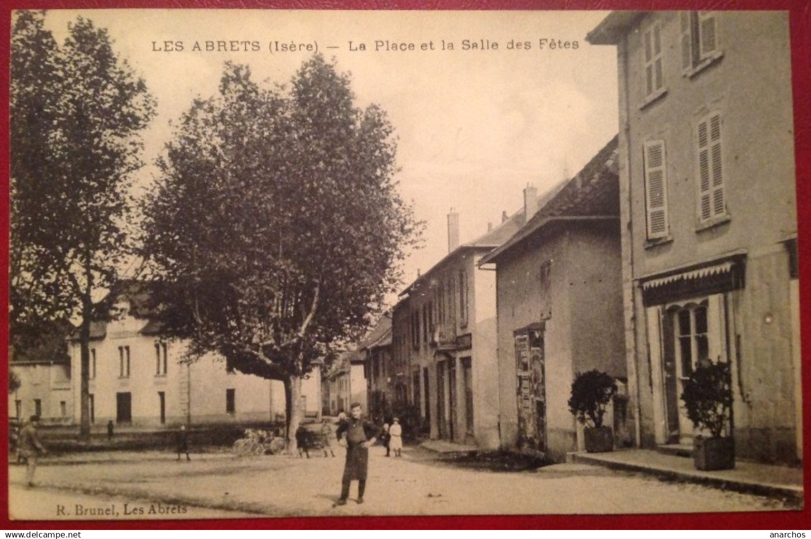 38 Isere LES ABRETS La Place Et La Sle Des Fêtes - Les Abrets