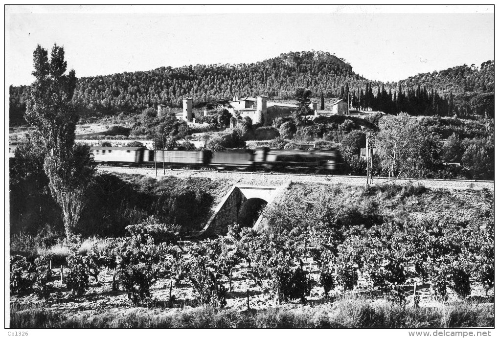 45Hy    83 Les Lecques Chateau Des Beaumelles Train Marseille Toulon Sur Le Viaduc - Les Lecques