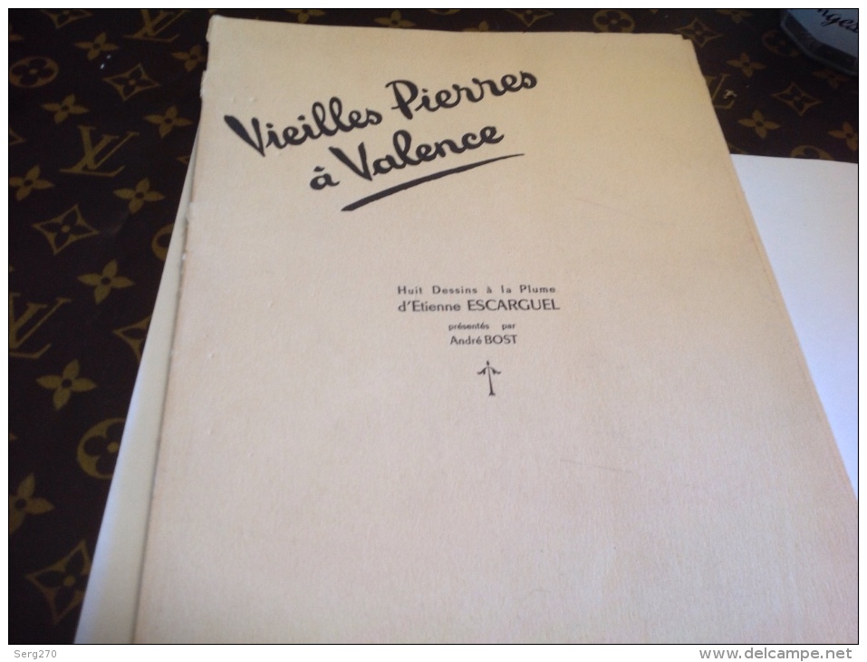 Drome Vieilles Pierres à Valence. Huit Dessins à La Plume D´Etienne Escarguel Tirages Limité à 150 Exemplaires Tous Num - Prints & Engravings