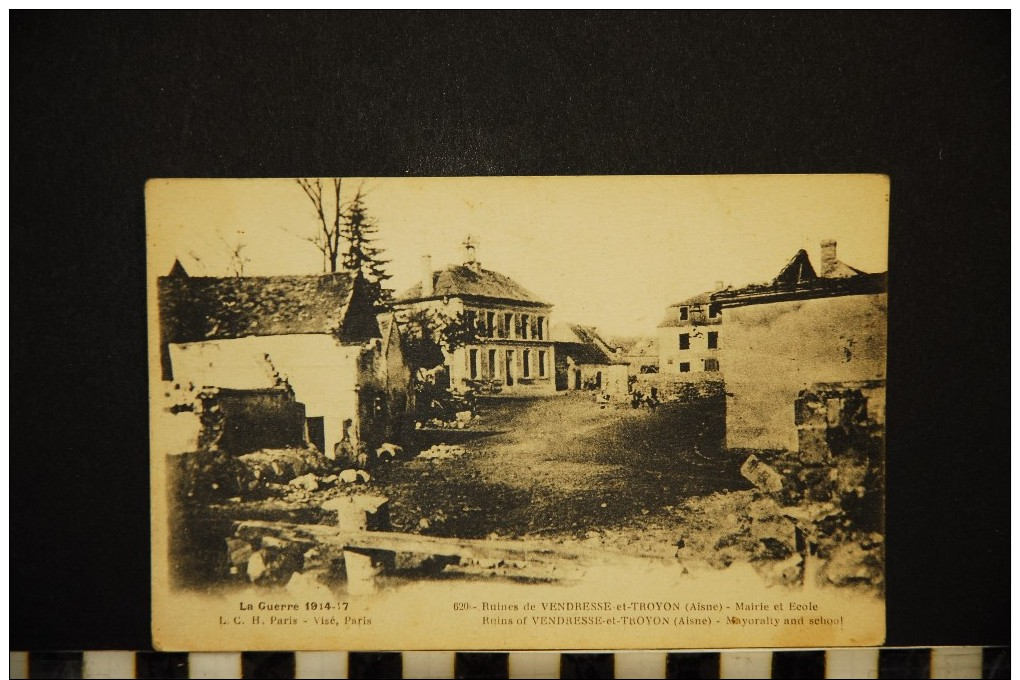 CP, MILITARIA, GUERRE 1914-18, Ruines De VENDRESSE Et TROYON (aisne) Mairie Et Ecole, Vierge - Guerre 1914-18