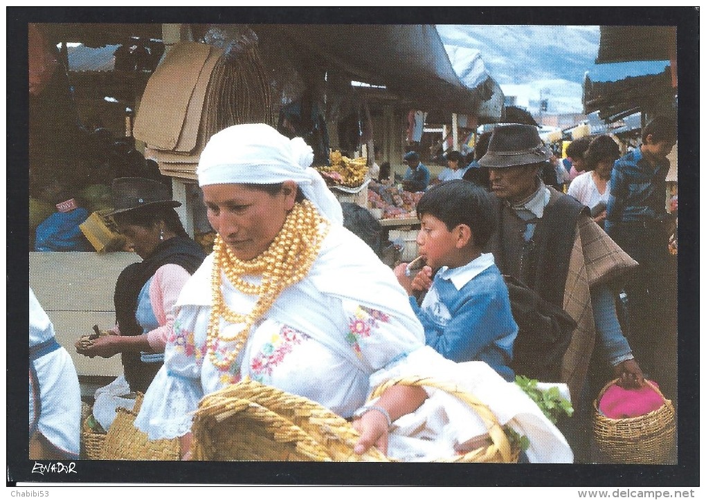 EQUATEUR -  Plaza De Ponchos - OTAVALO - Ecuador