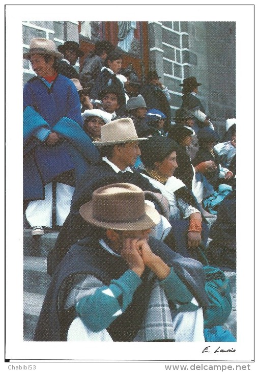 EQUATEUR - Otavalenos On Church Steps Afer Mass - Ecuador