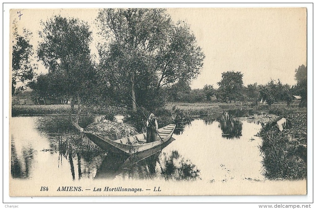 Cpa: 80 AMIENS Les Hortillonnages (Femme En Barque) LL 184 - Amiens