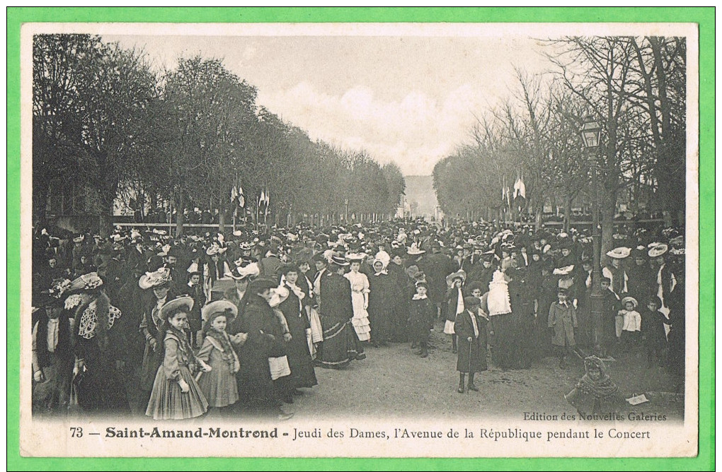 Environs De Saint Amand Montrond  Jeudi Des Dames ,l'Avenue De La République Pendant Le Concert - Saint-Amand-Montrond