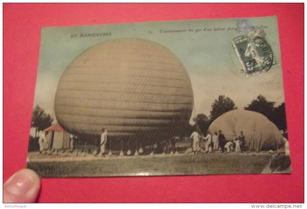 Cp  En Manoeuvres Transvasement Du Gaz D'un Ballon Dans Un Autre Ballon - Globos