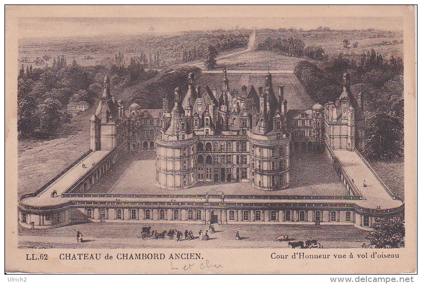 CPA Chambord - Chateau De Chambord Ancien - Cour D'Honneus Vue à Vol D'oiseau (11702) - Chambord