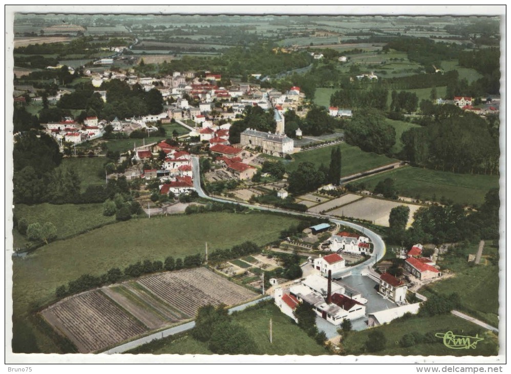 85 - L'HERMENAULT - Vue Panoramique Aérienne - Au Premier Plan, La Laiterie - L'Hermenault