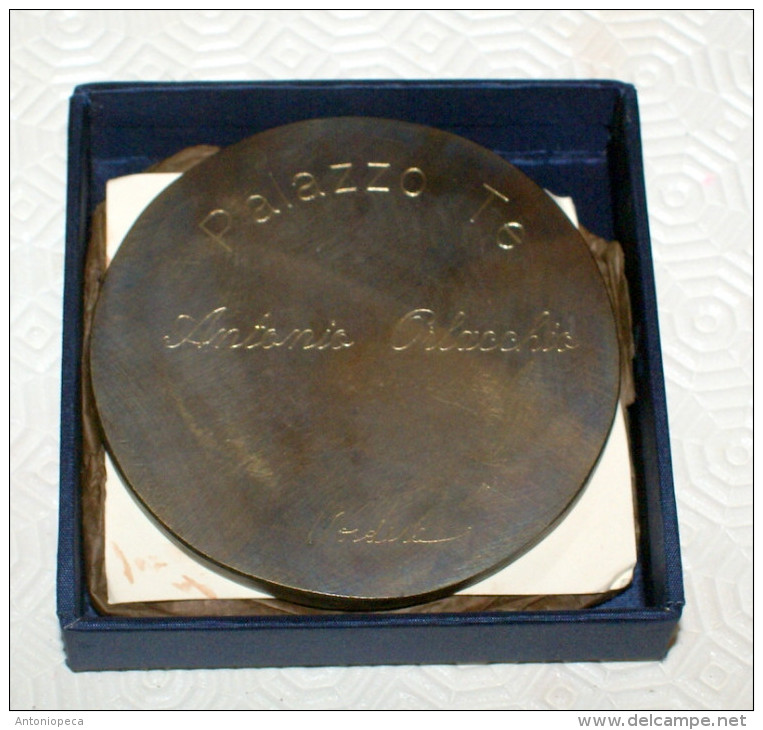 ITALIA -  2001 , ARTISTIC  BRONZE MEDALLION  OF THE MANTOVA MEDICAL ORGANISATION - Briefbeschwerer